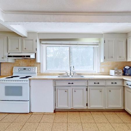 Main Beach River Retreat - Wasaga Beach 1 - Main Strip - 95 Mosley St Екстериор снимка