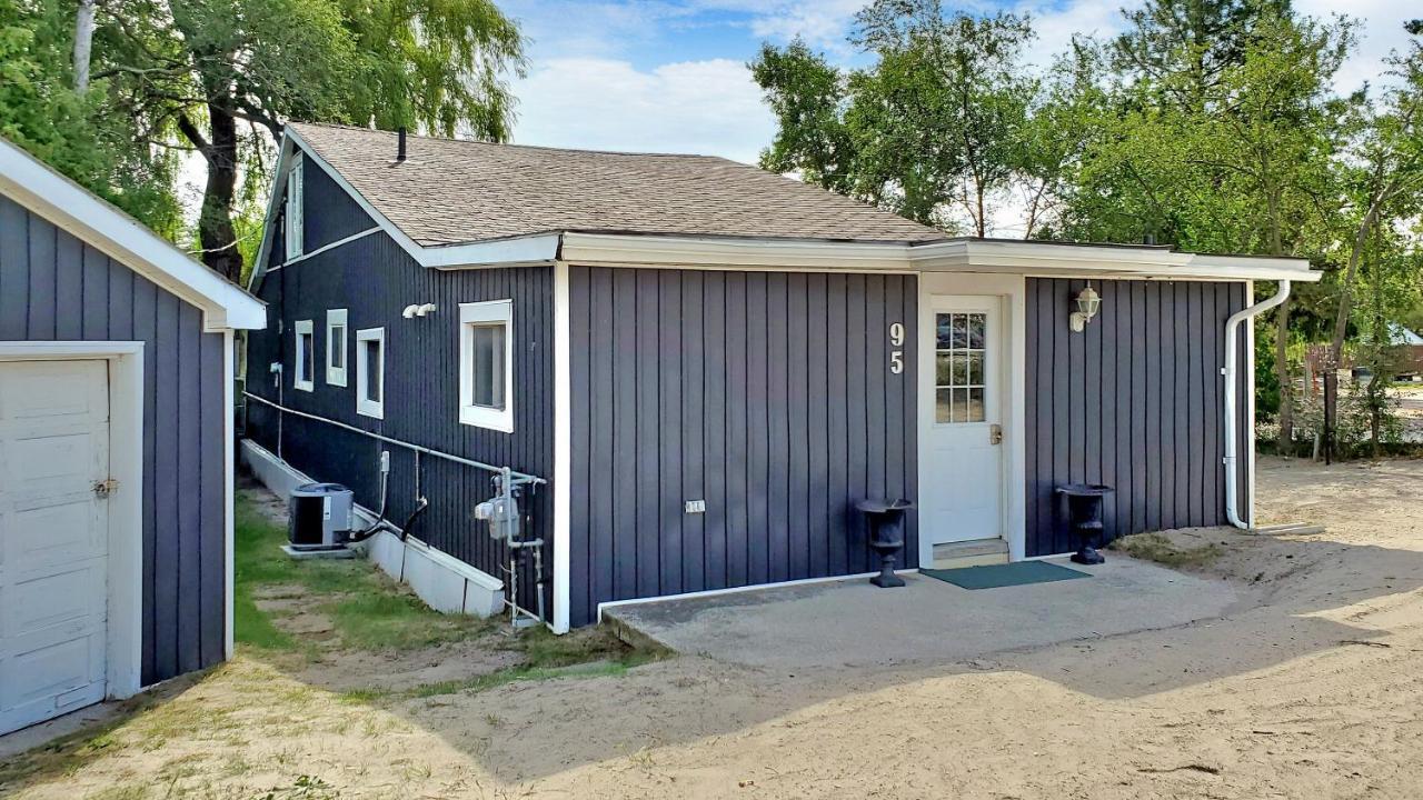 Main Beach River Retreat - Wasaga Beach 1 - Main Strip - 95 Mosley St Екстериор снимка