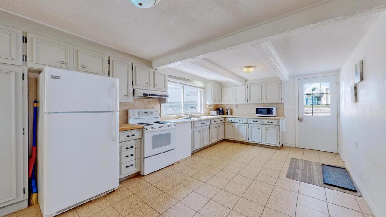 Main Beach River Retreat - Wasaga Beach 1 - Main Strip - 95 Mosley St Екстериор снимка