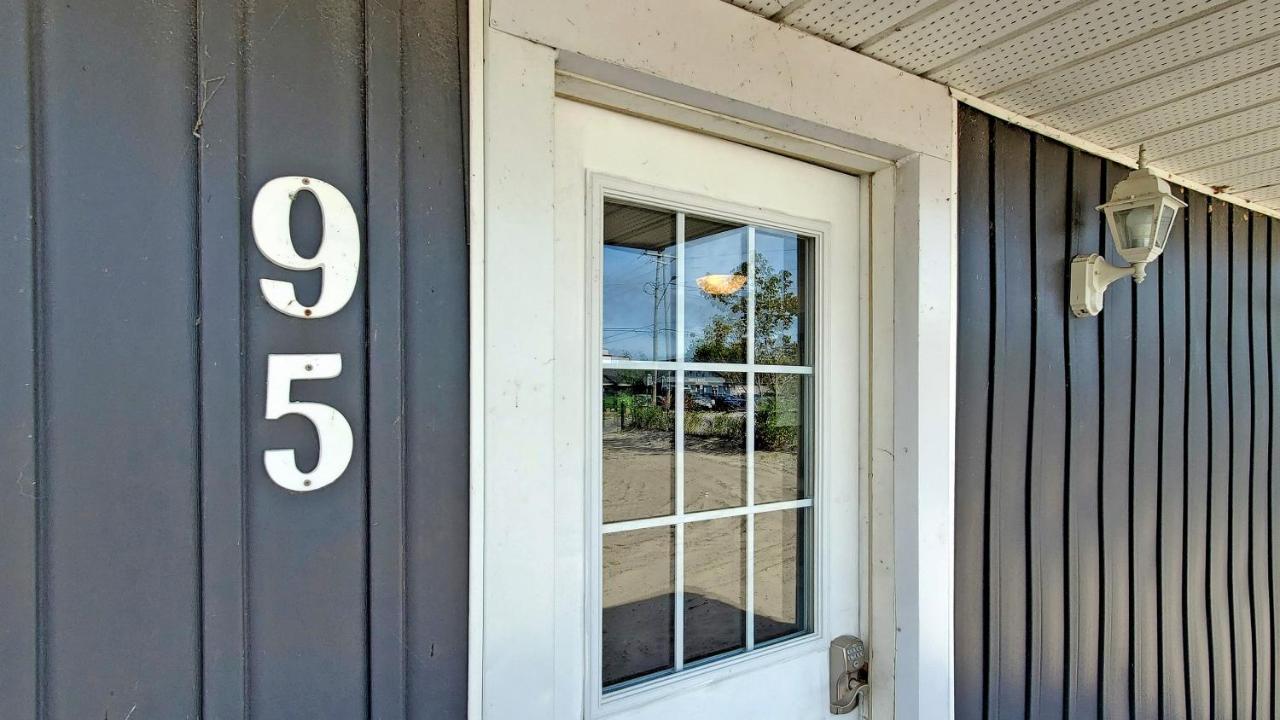 Main Beach River Retreat - Wasaga Beach 1 - Main Strip - 95 Mosley St Екстериор снимка